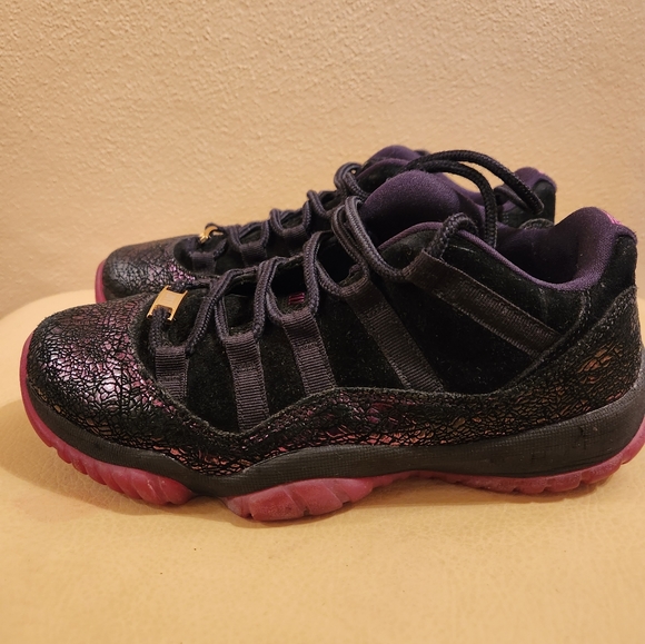 Air Jordan 11 Low 'Rook to Queen' - Picture 4 of 10